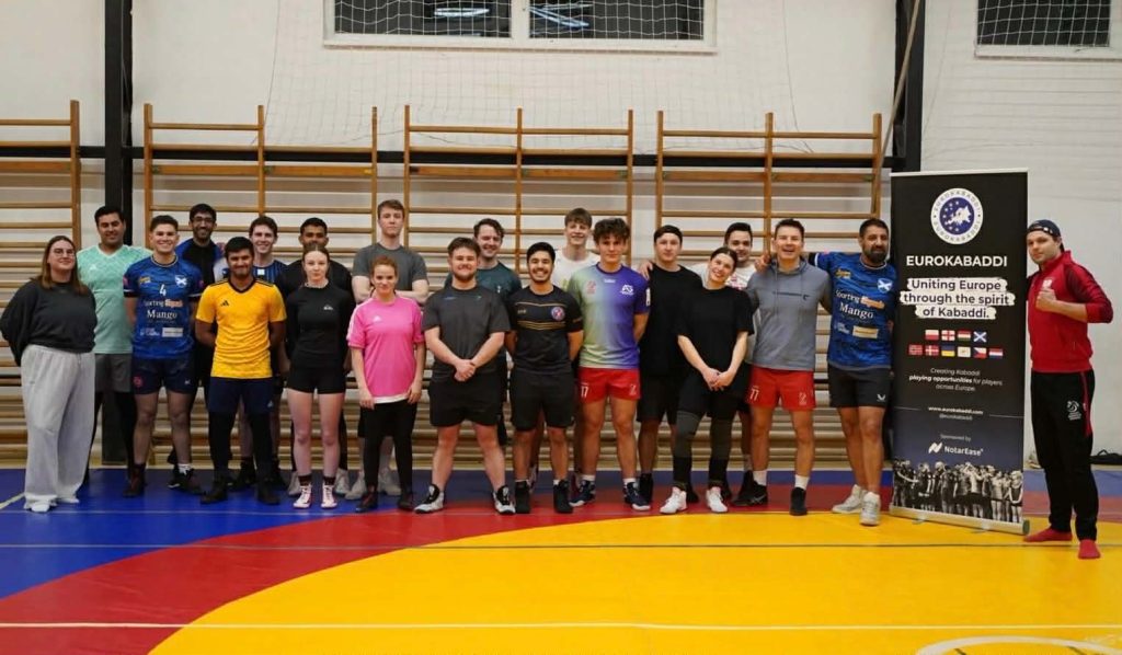 Kabaddi bemutató edzés iskolai tornateremben