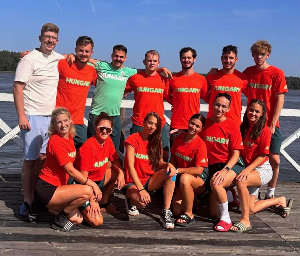 Magyar mezes csapat közös képe a strandpályán