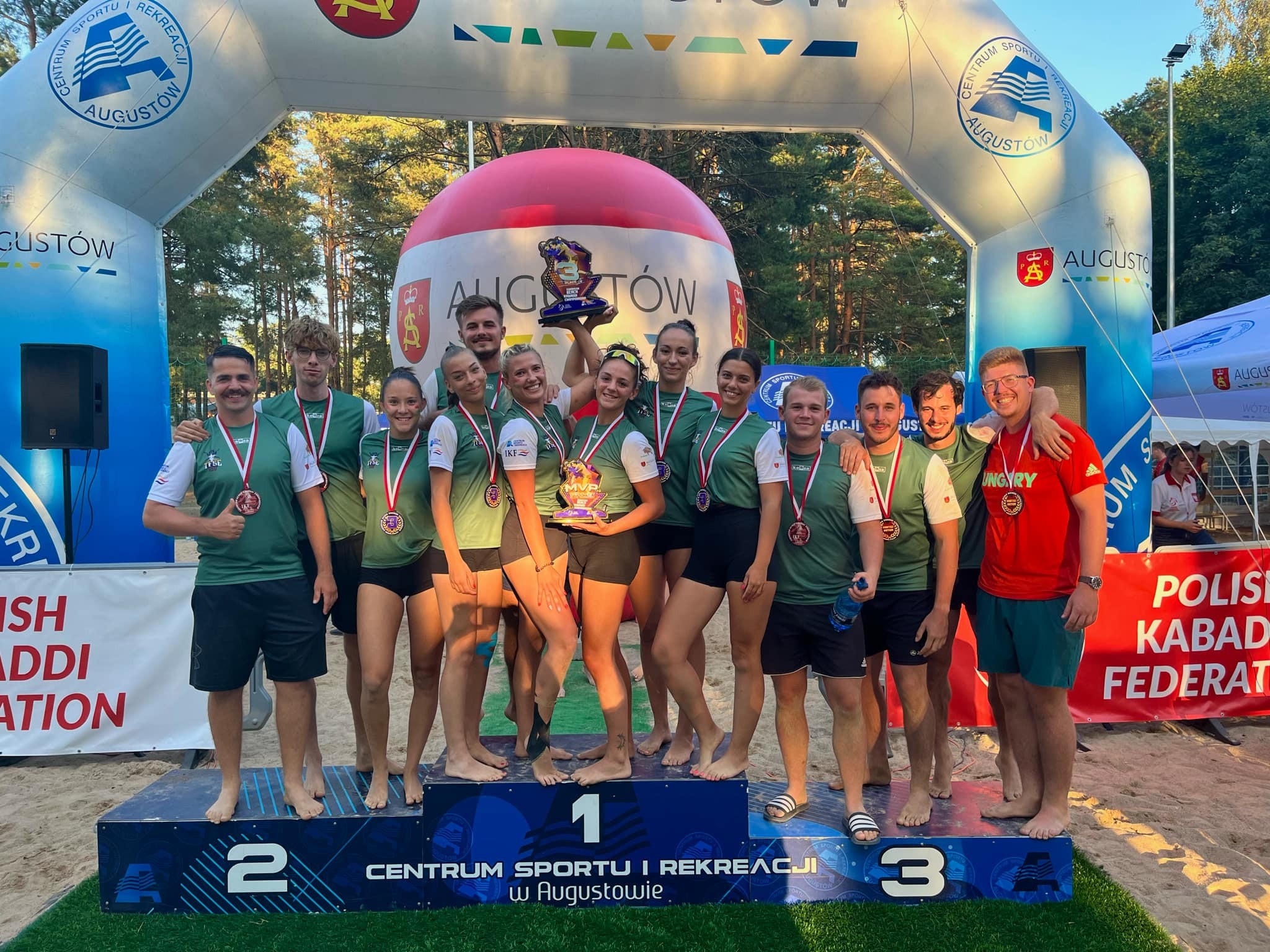A magyar kabaddi csapat érmekkel a dobogón
